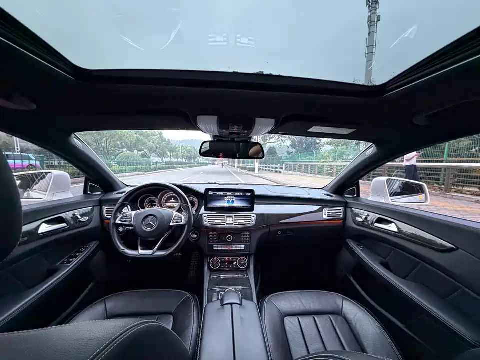 Mercedes-Benz CLS Mercedes-Benz CLS