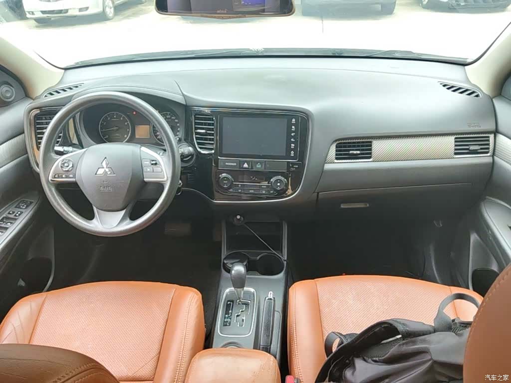 Mitsubishi Outlander, 2016 10