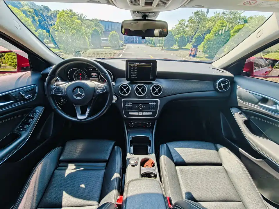 Mercedes-Benz GLA Mercedes-Benz GLA