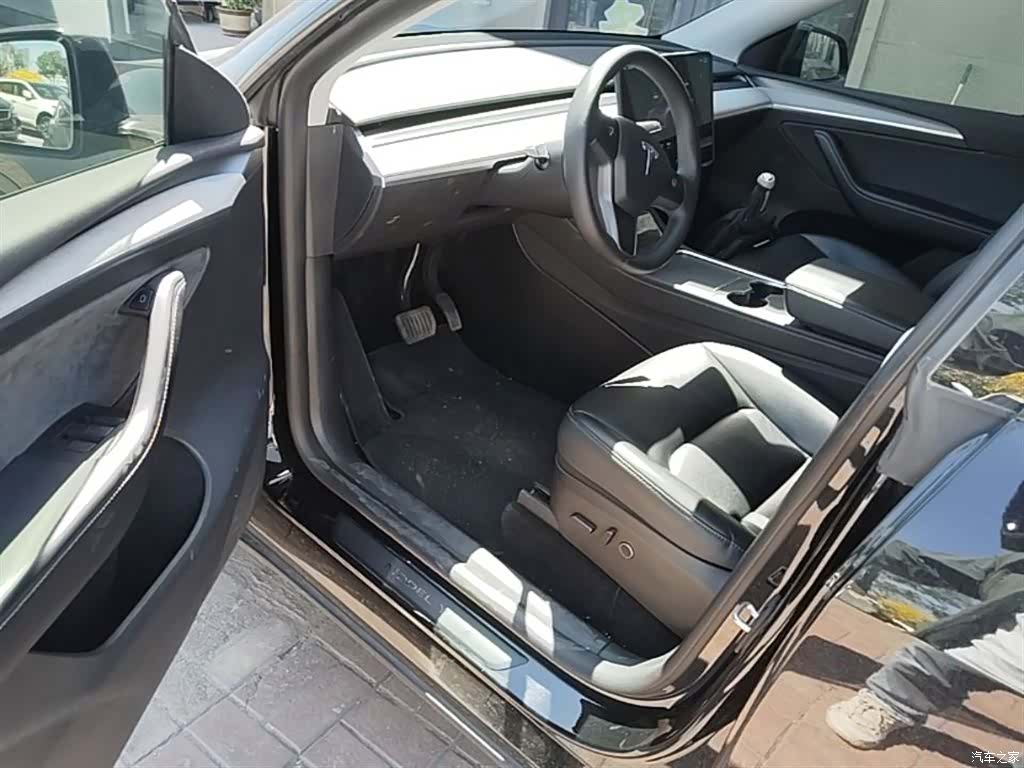 Tesla Model Y, 2024 16