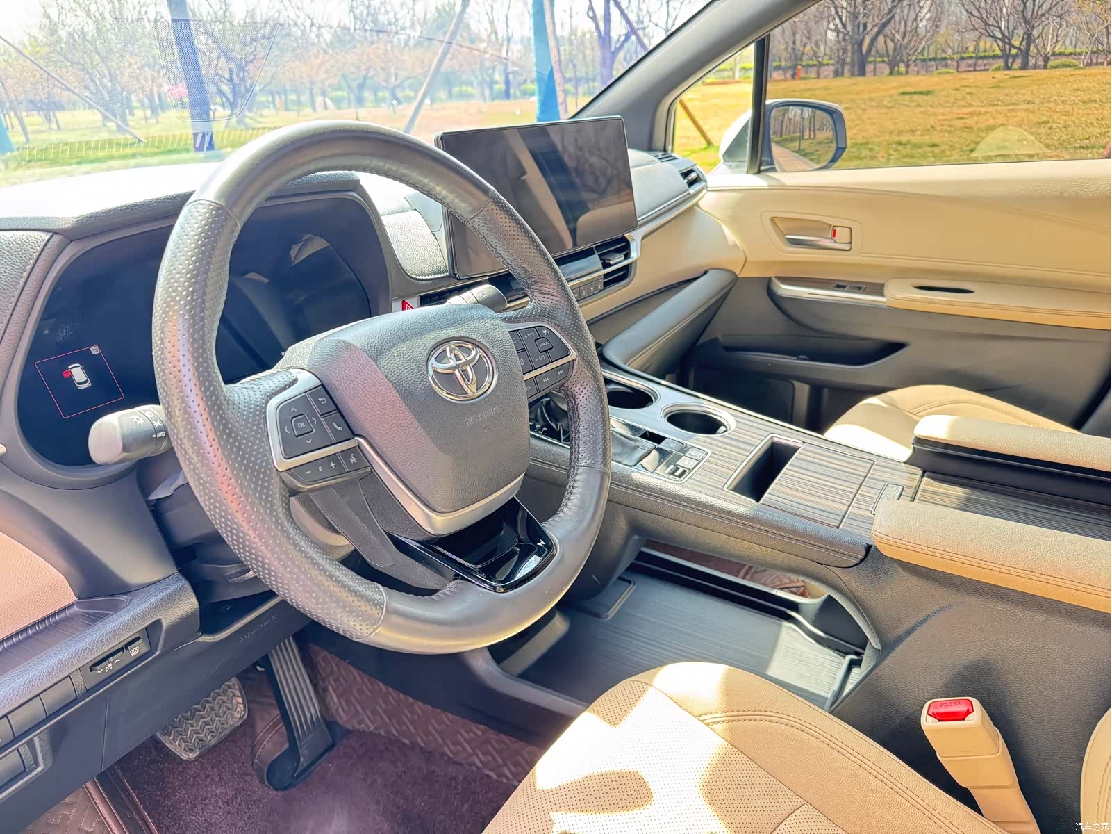 Toyota Sienna, 2022 11