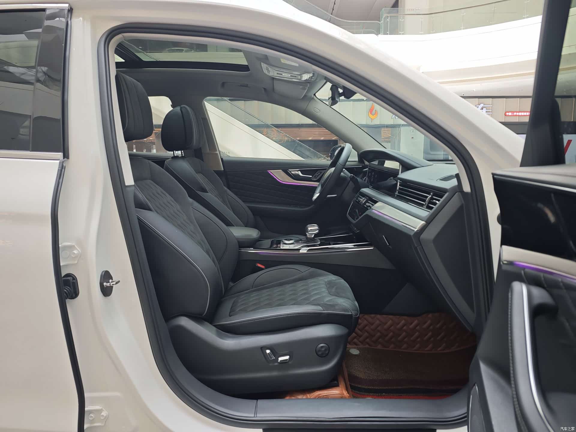 Hongqi HS5, 2019 8