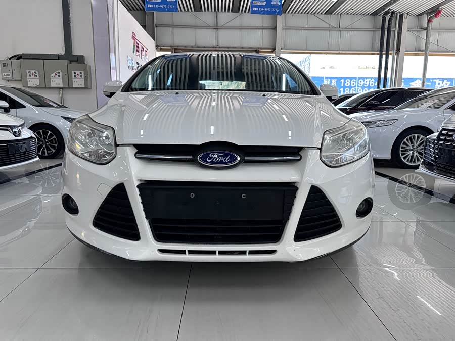 Ford Focus 2014, фото 2