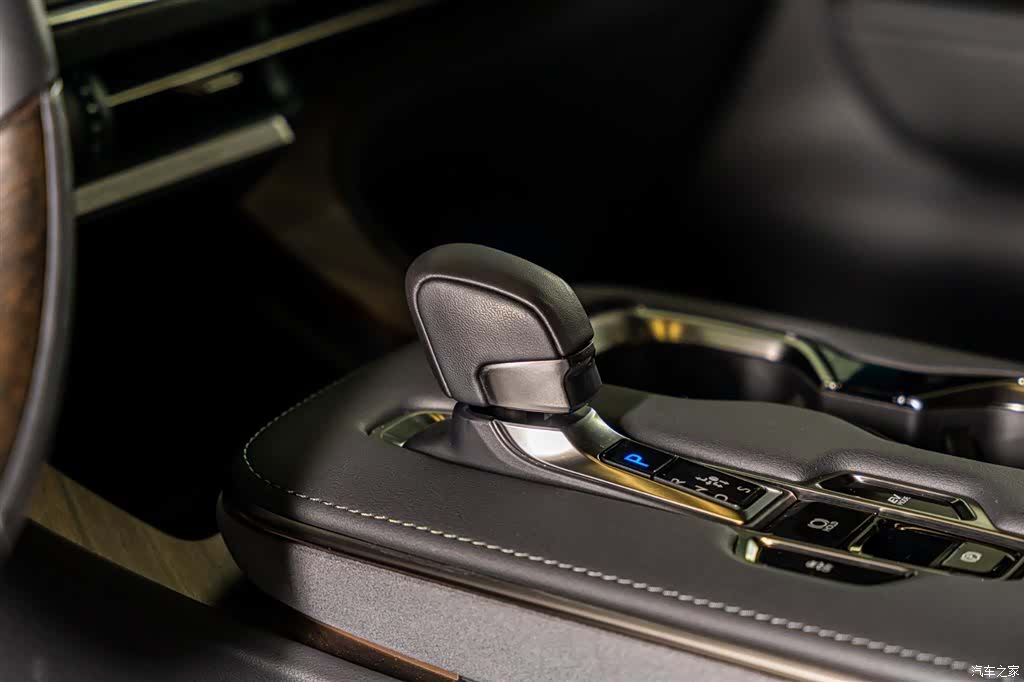 Lexus LM, 2024 15