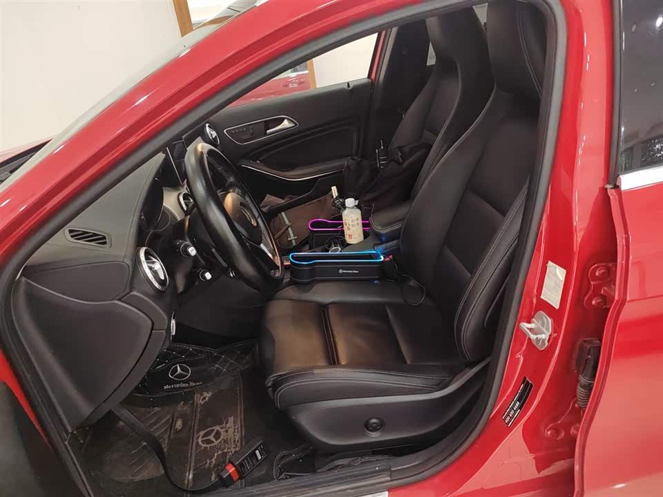 Mercedes-Benz GLA Mercedes-Benz GLA