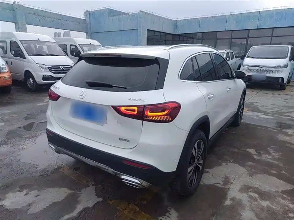 Mercedes-Benz GLA Mercedes-Benz GLA