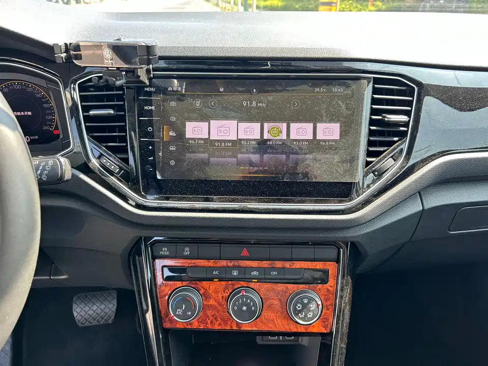 Volkswagen T-ROC exploring Songs