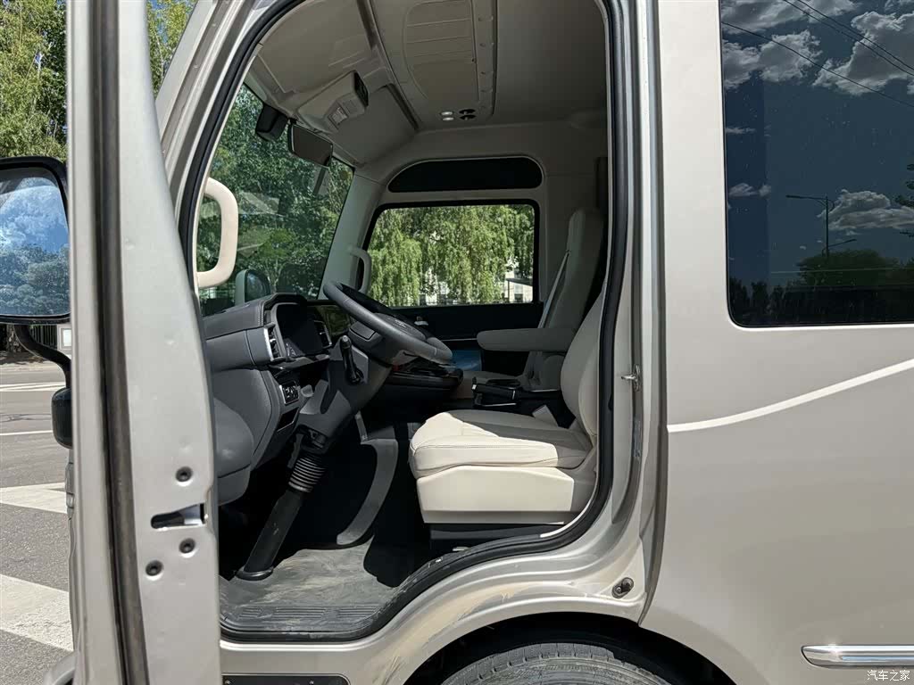 Hongqi 17, 2024 8