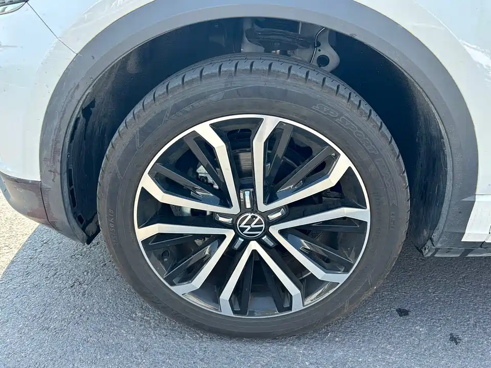 Volkswagen T-ROC exploring Songs