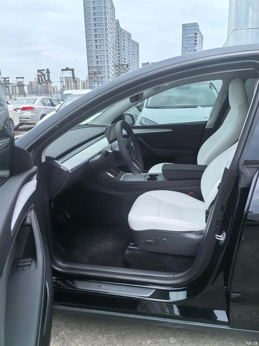 Tesla Model Y, 2023 3