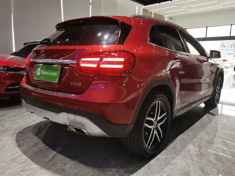 Mercedes-Benz GLA Mercedes-Benz GLA