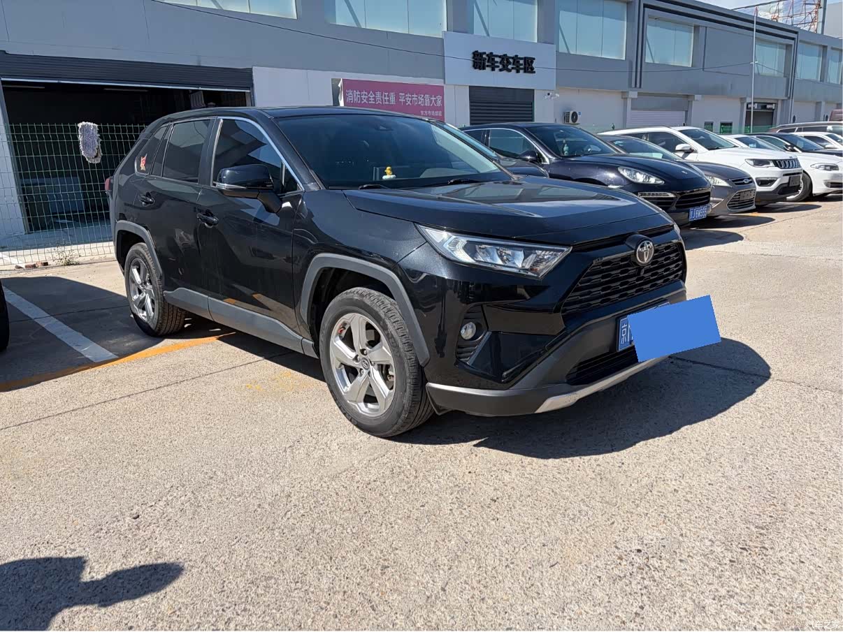 Toyota RAV4, 2021 3