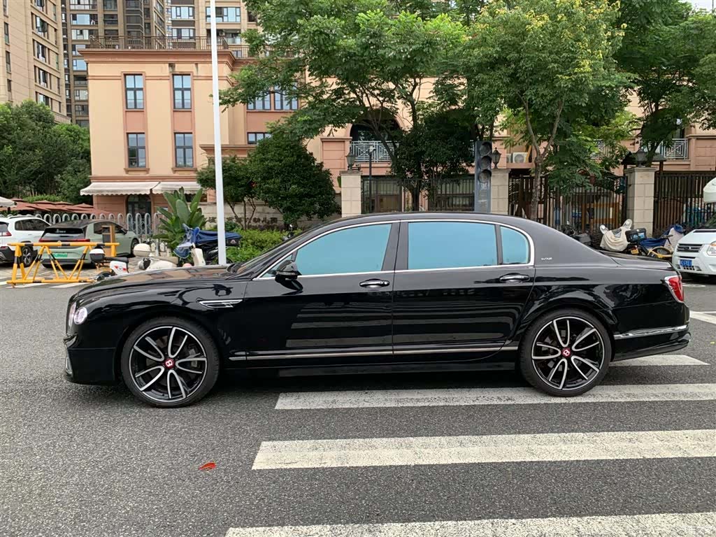 Bentley Flying Spur, 2011 7