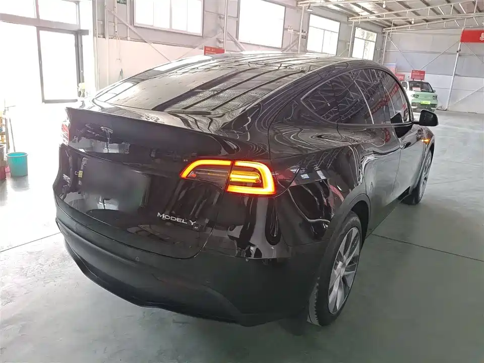 Tesla Model Y Tesla Model Y
