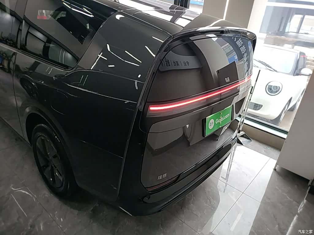 Li Auto MEGA, 2025 6