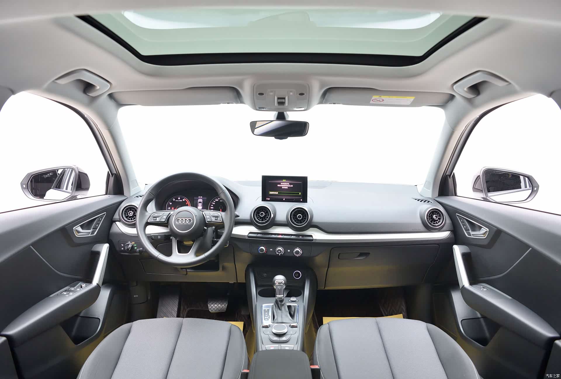 Audi Q2L, 2021 все фото