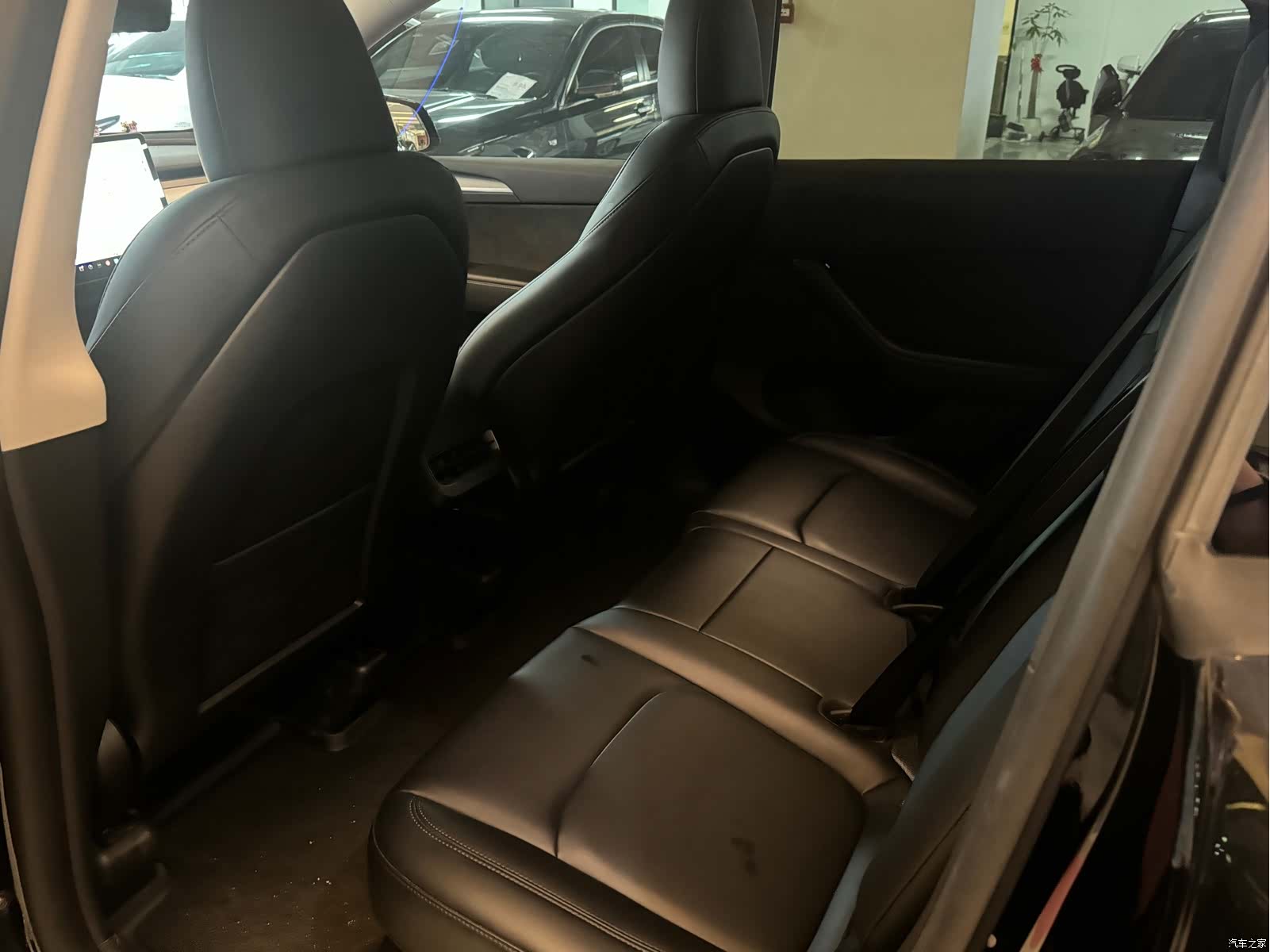 Tesla Model Y, 2024 9