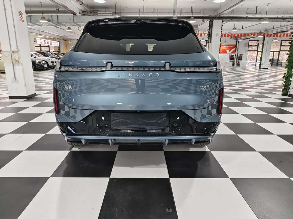 Lynk & Co 08 EM-P