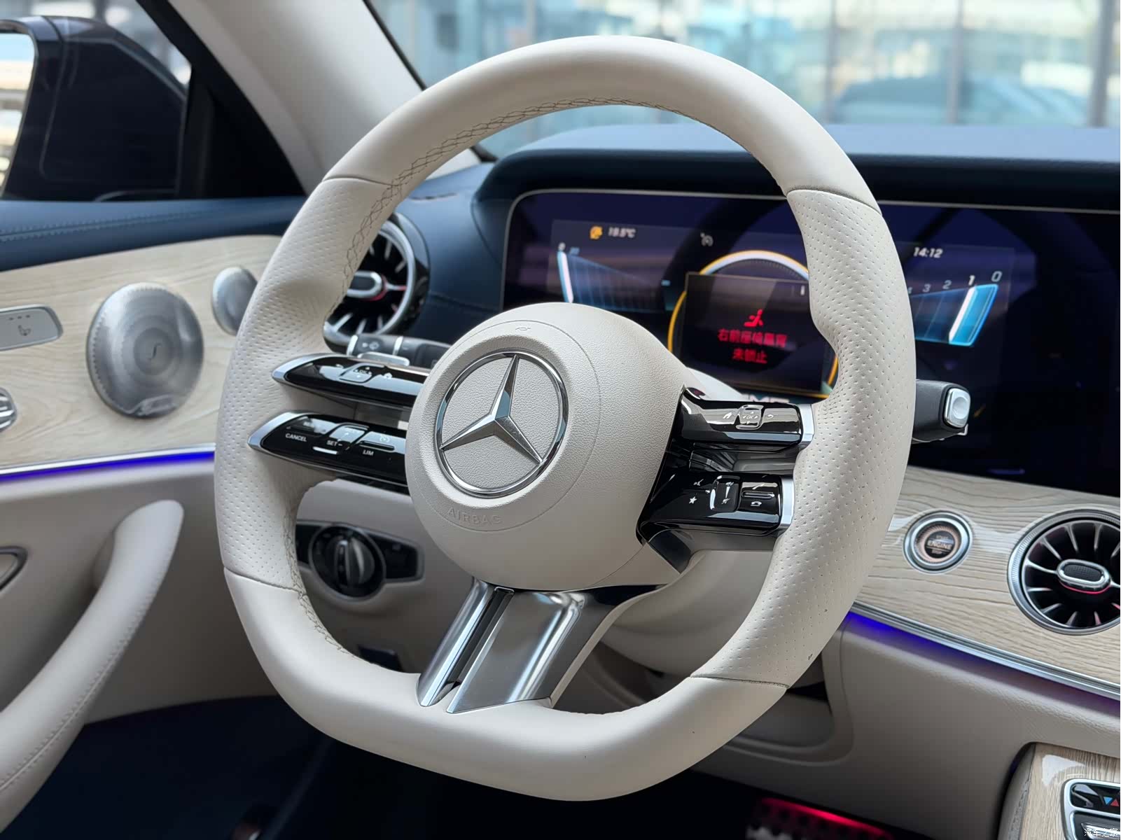 Mercedes-Benz E-Class, 2022 13