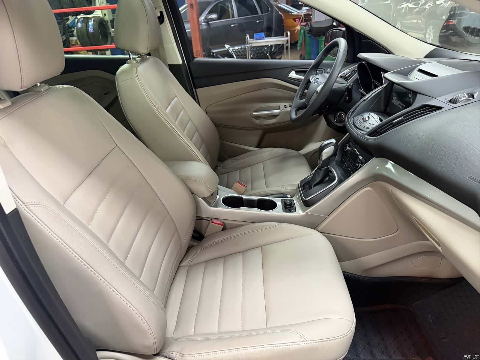 Ford Kuga, 2013 8