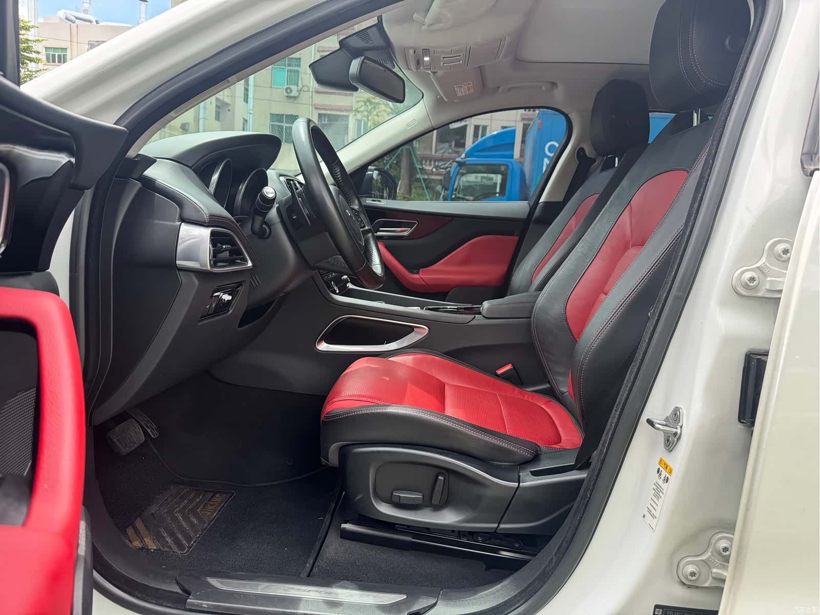 Jaguar F-PACE, 2017 11