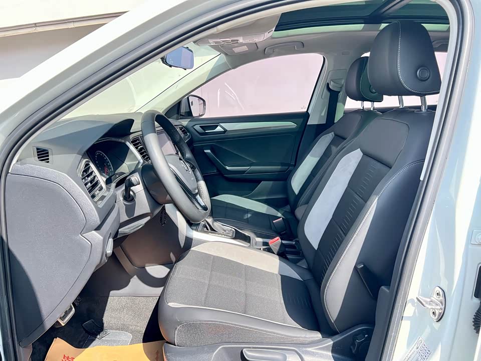 Volkswagen T-ROC exploring Songs