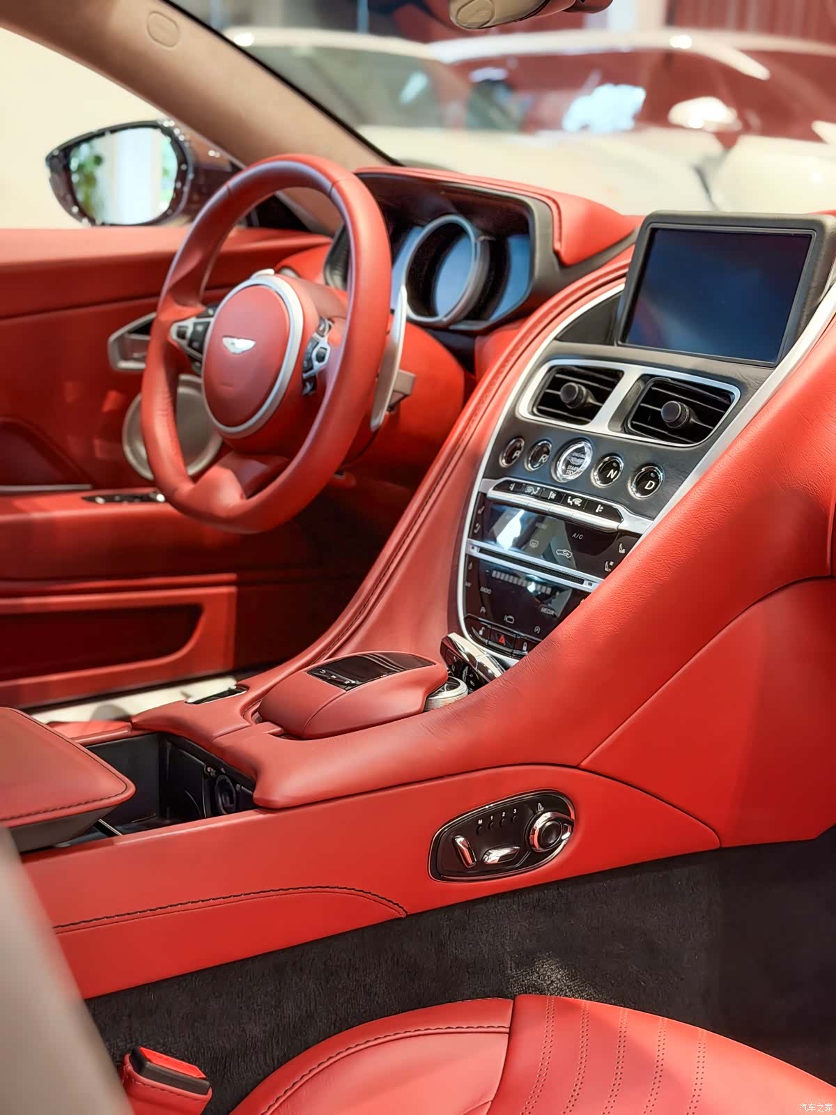 Aston Martin DB11, 2020 13