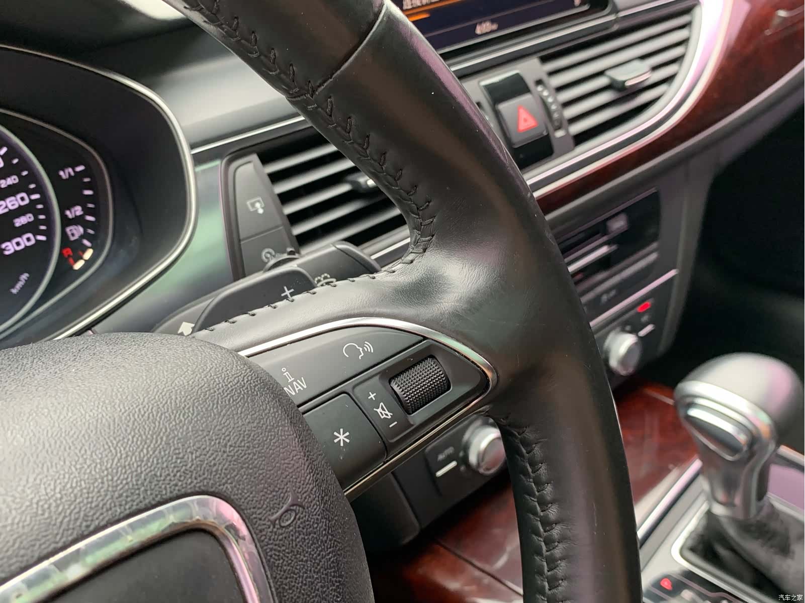 Audi A6L, 2014 23