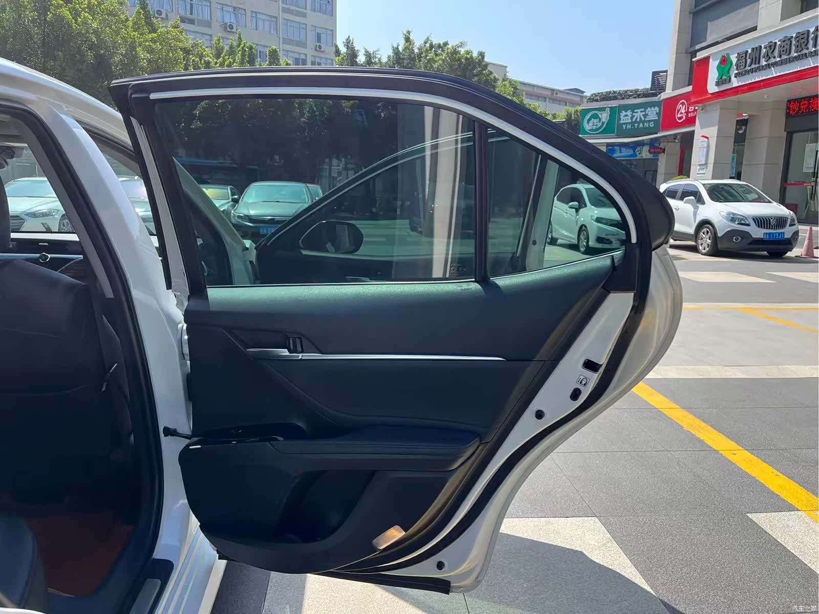 Toyota Camry, 2019 19
