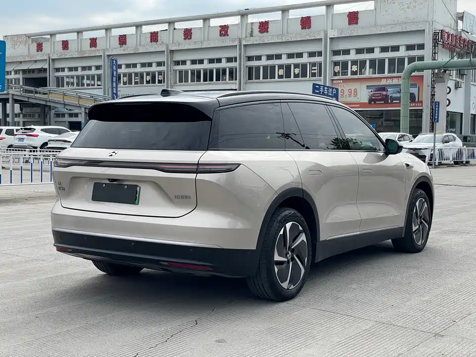 NIO ES8