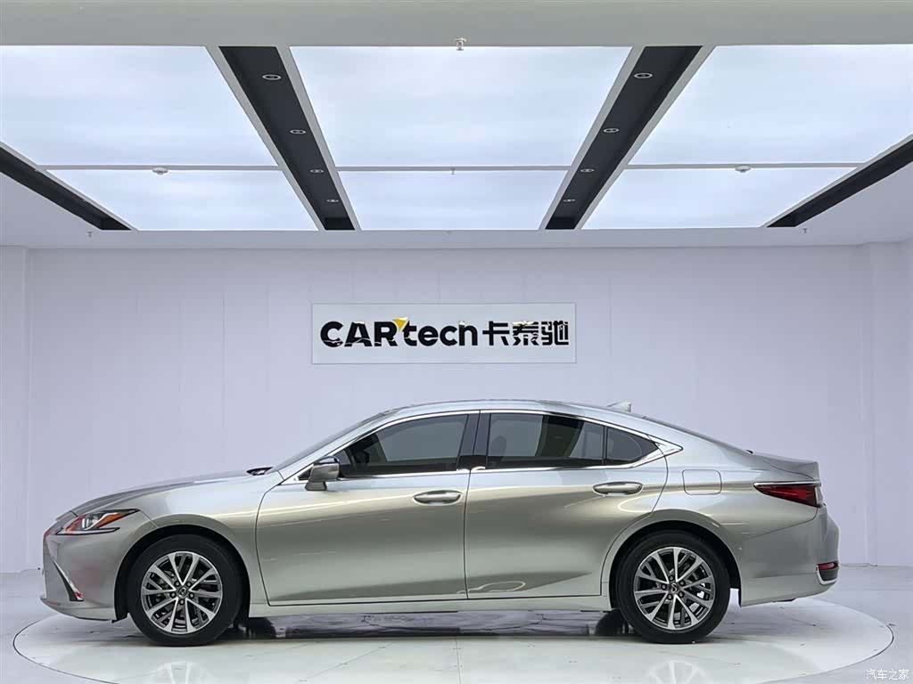 Lexus ES, 2022 2
