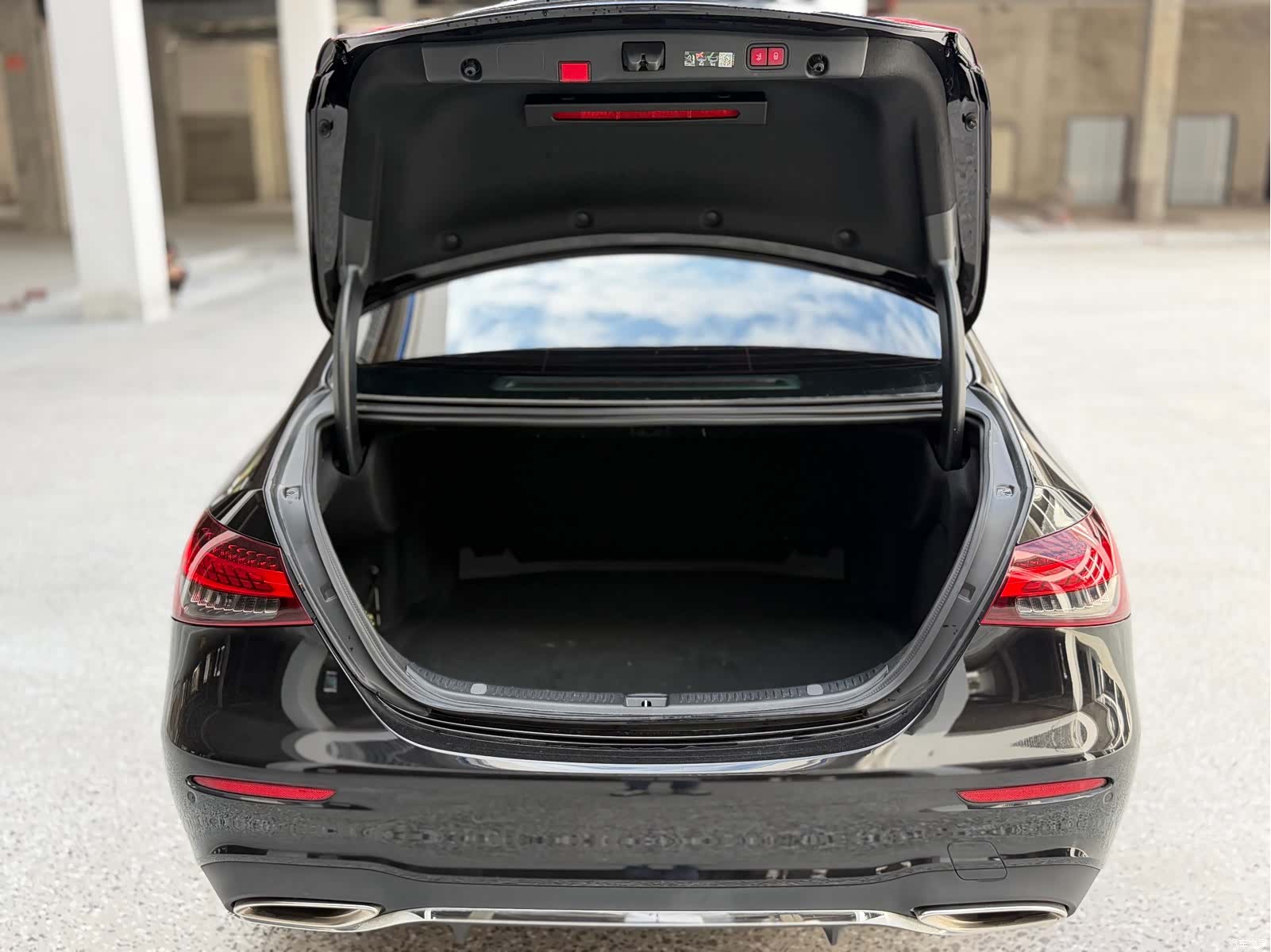 Mercedes-Benz E-Class, 2023 16