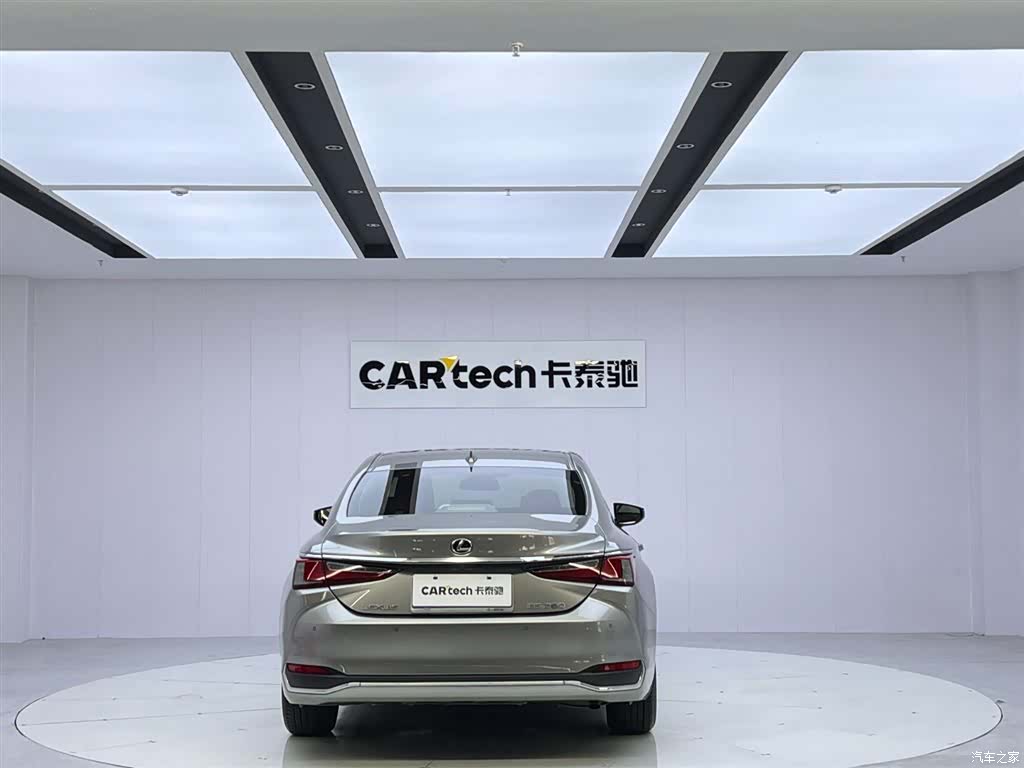 Lexus ES, 2022 4