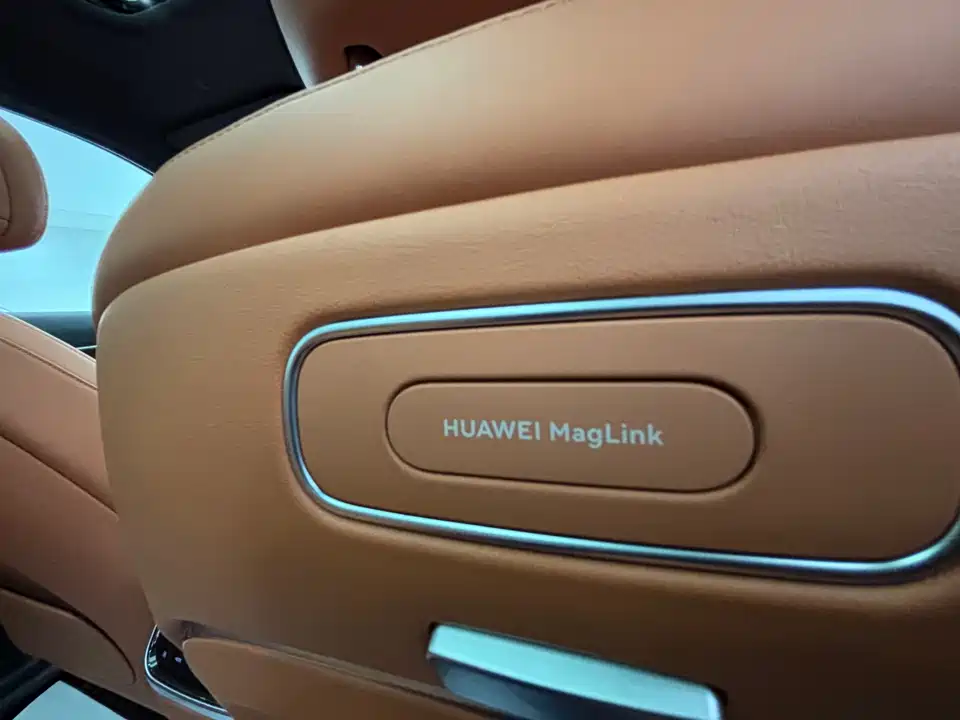 AITO Ask the world M7