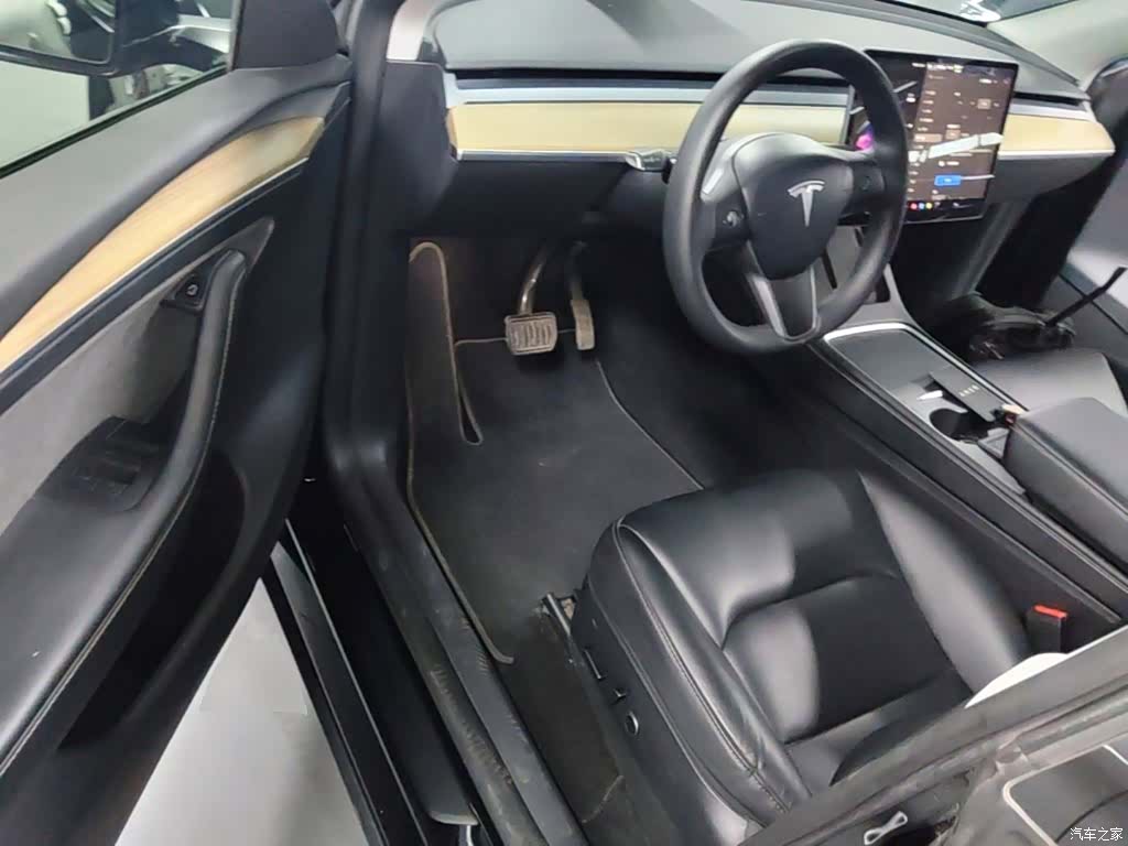 Tesla Model Y, 2023 16
