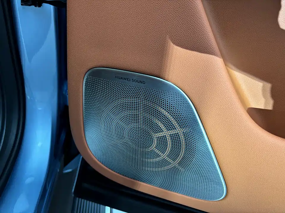 AITO Ask the world M7