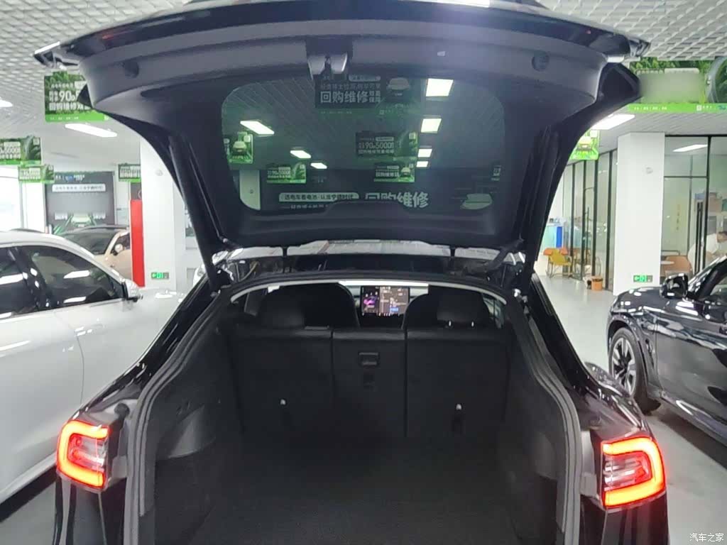 Tesla Model Y, 2023 19