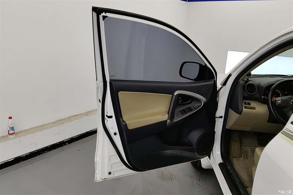 Toyota RAV4, 2011 7