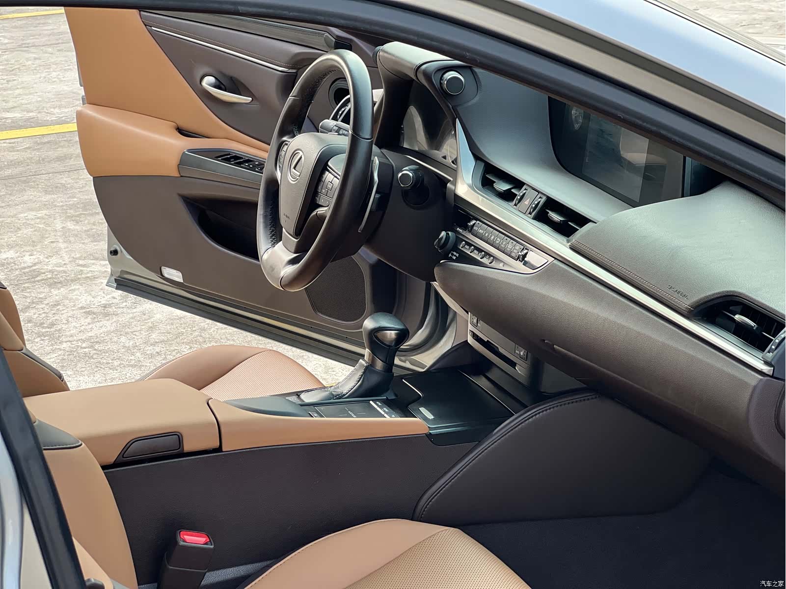 Lexus ES, 2019 23