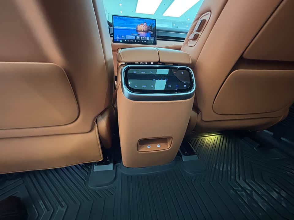 AITO Ask the world M7