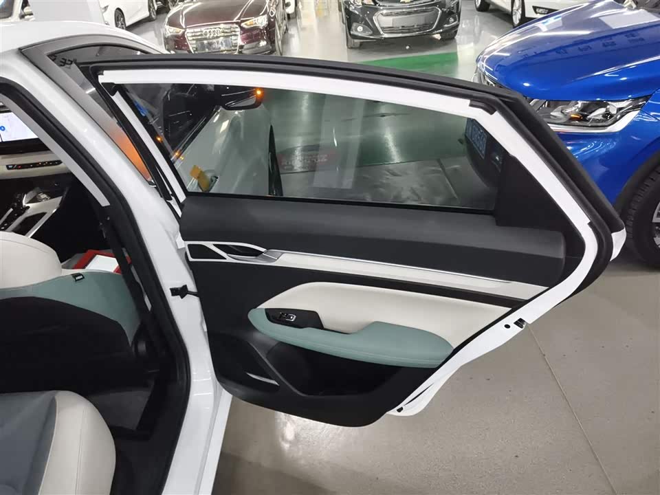 Geely Emgrand L HiP Geely Emgrand L HiP