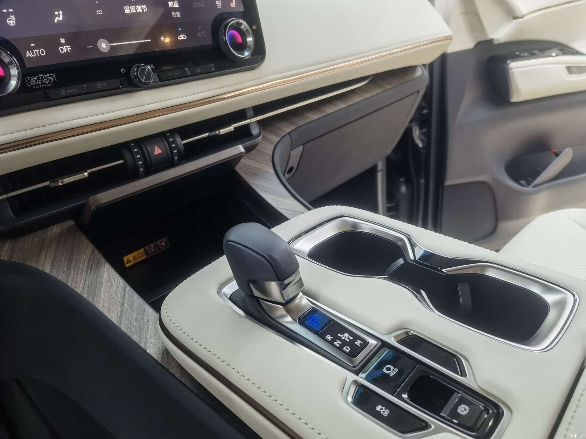 Lexus LM, 2024 9