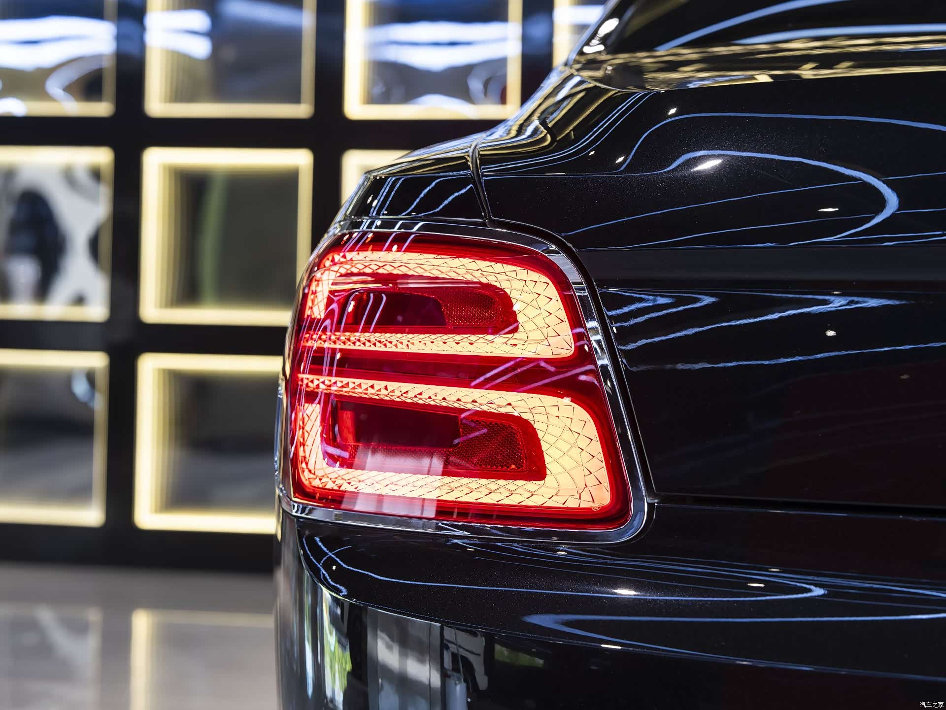 Bentley Flying Spur, 2024 12