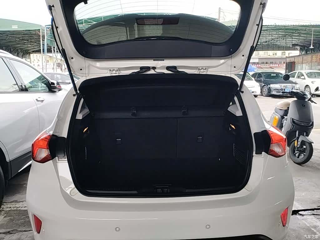 Ford Focus, 2021 19