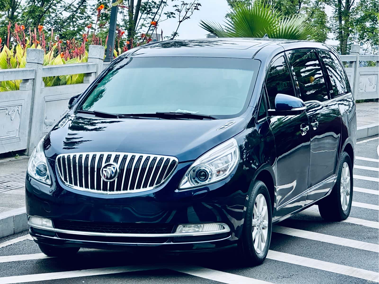 Buick GL8, 2013 1
