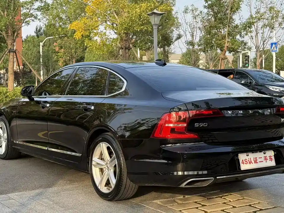 Volvo S90