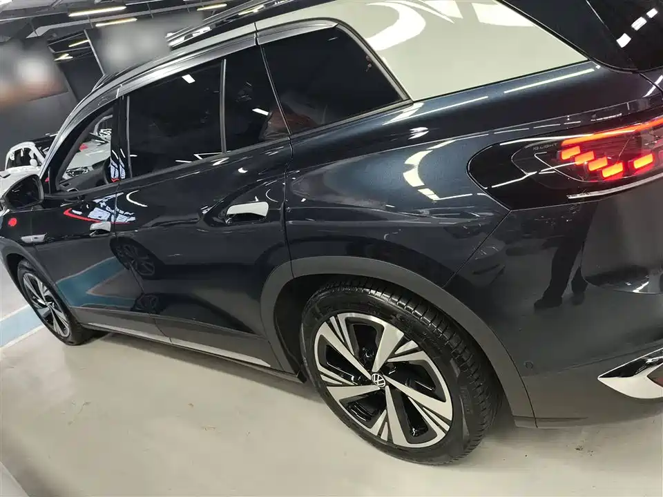 Volkswagen ID.6 CROZZ