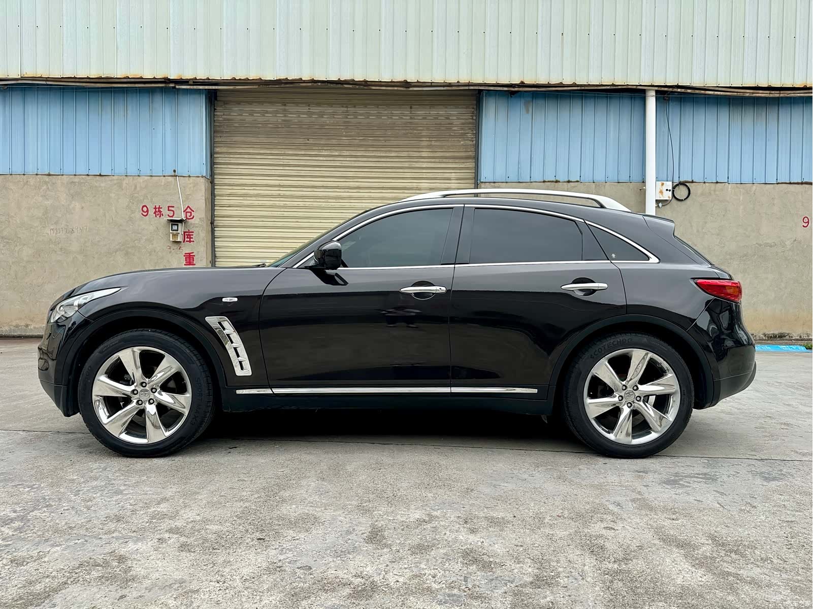 Infiniti FX37, 2012 4