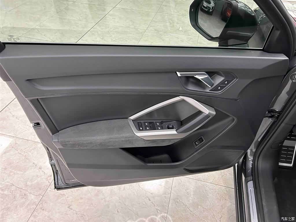 Audi Q3, 2022 10