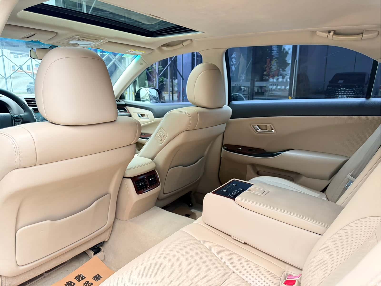 Toyota Crown, 2011 10